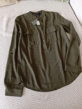 Camisa verde caqui cuello mao Primark