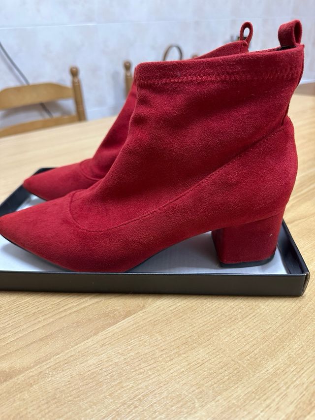 Botines de ante rojo