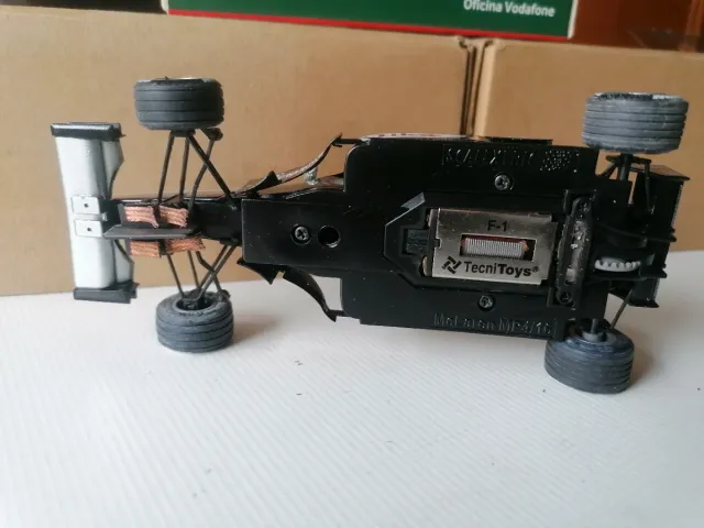 Scalextric McLaren MP4/16C Mika slot