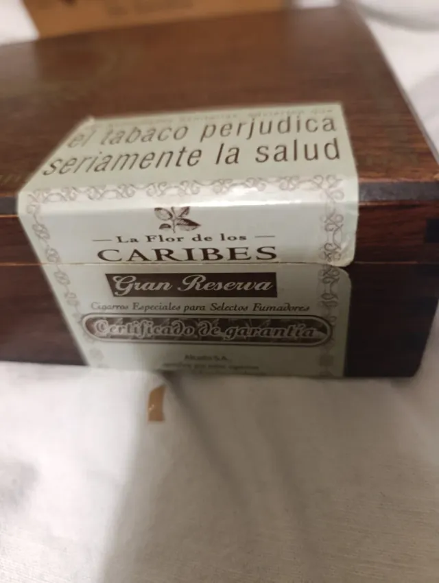 Caja vacía de puros Flor de los Caribes Gran Reser