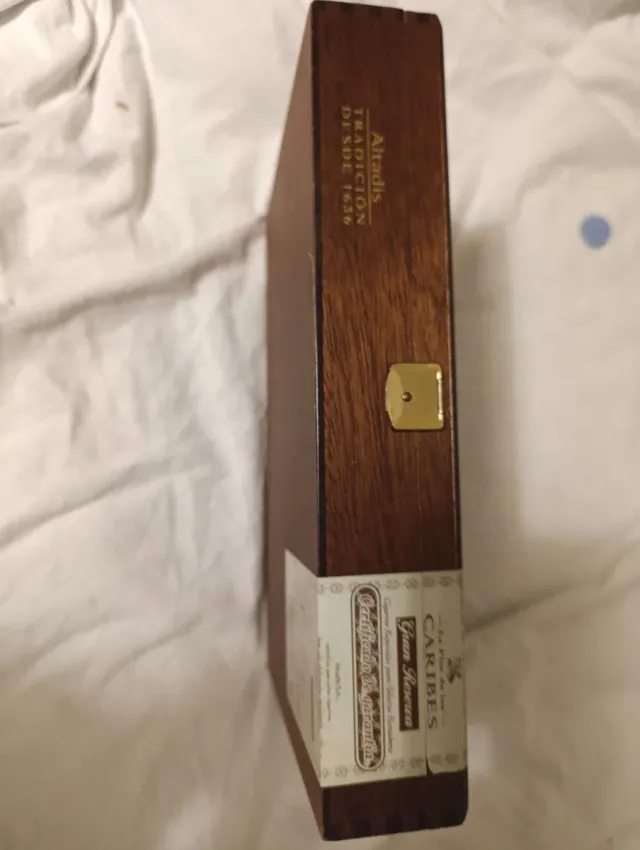 Caja vacía de puros Flor de los Caribes Gran Reser