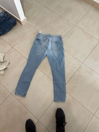 Pantalón vaquero hombre Zara azul