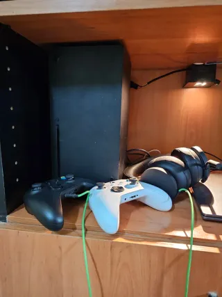 Xbox Series X + 2 controller + Cuffie