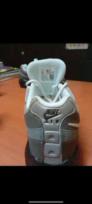 Nike Air Max 95 Gris y Blanco