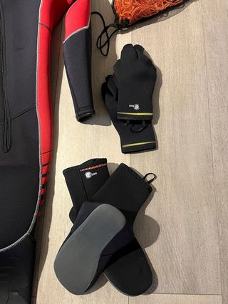 Equipo de buceo completo: traje, aletas, gafas...
