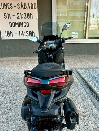 Yamaha XMAX 300 Tech MAX Verde/Dorada