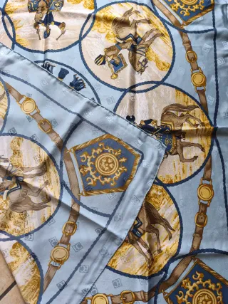 Foulard in seta vintage blu e oro