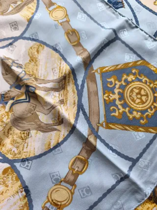 Foulard in seta vintage blu e oro