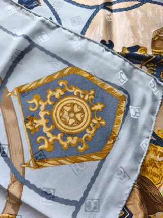 Foulard in seta vintage blu e oro