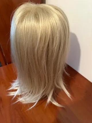 Peluca sintética rubia Realce