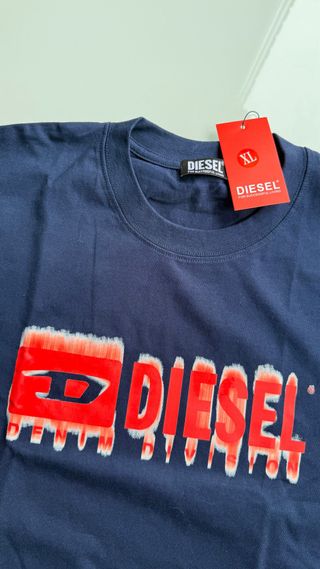 Camiseta Diesel azul marino logo rojo