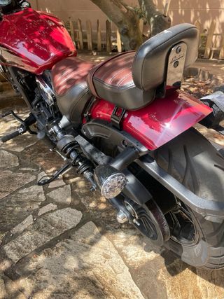 Moto Indian Scout Boober Negra/Roja