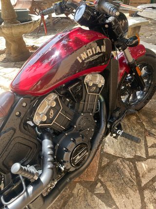 Moto Indian Scout Boober Negra/Roja