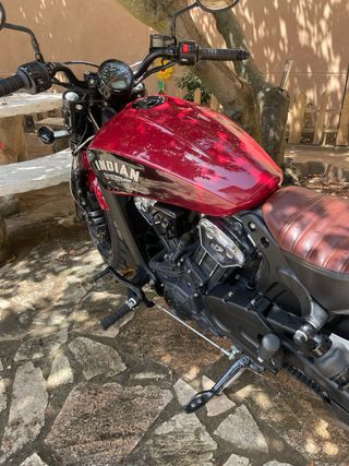Moto Indian Scout Boober Negra/Roja