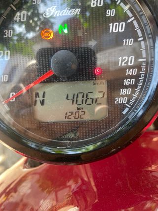 Moto Indian Scout Boober Negra/Roja