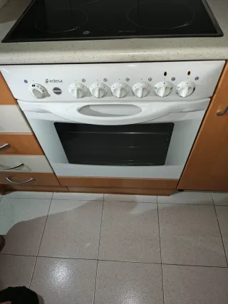 Piani cottura in vetroceramica e forno Edesa