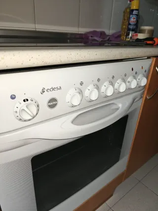 Piani cottura in vetroceramica e forno Edesa