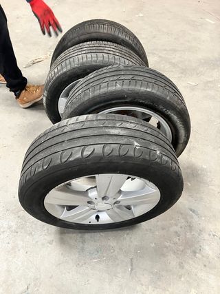 Llantas con neumáticos Mercedes Viano 2014