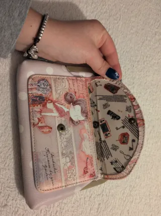 Monedero rosa con lunares blancos