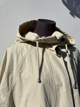 Parka Zara con capucha. Talla XS-M