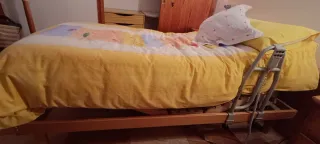 Cama articulada con agarradera, sin colchón