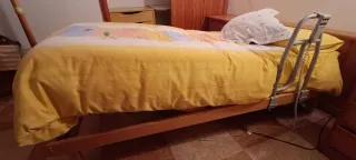 Cama articulada con agarradera, sin colchón
