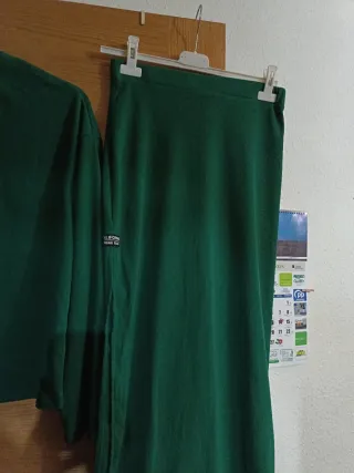 Conjunto falda larga y top verde