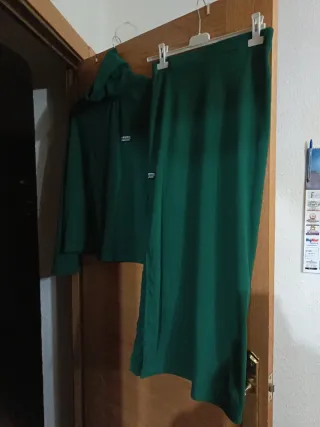 Conjunto falda larga y top verde