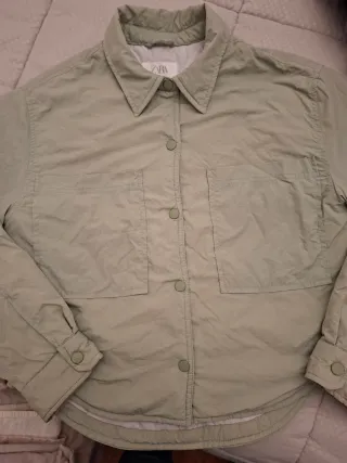 Sobrecamisa ligera tipo cazadora