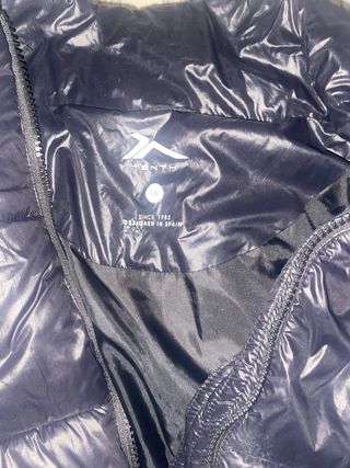 Chaqueta Tenth Negra con Capucha