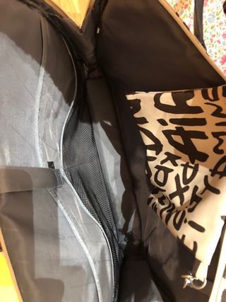 Bolsa de portátil beige y negra