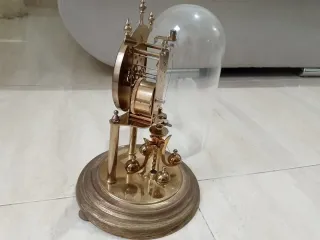 Reloj kundo vintage de sobremesa con péndulo