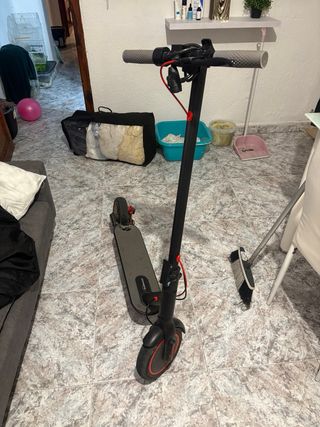 Patinete con cargador  Esta un poco desajustado