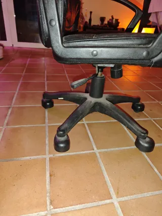 Silla Oficina Giratoria Negra Polipiel