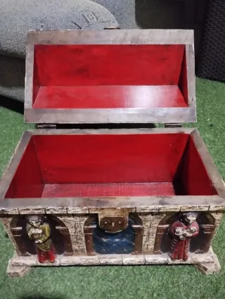 Caja decorativa de piedra y madera