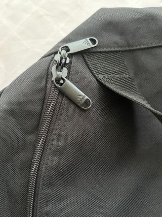 Bolsa deportiva Adidas grande negra con capacidad