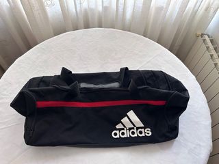 Bolsa deportiva Adidas grande negra con capacidad