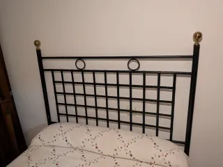 Cabecero de hierro forjado negro y dorado