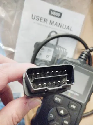 Lector de fallos OBD2 V600 - como nuevo.