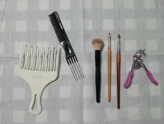 Capas, toallas y delantales para maquillaje