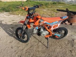 Moto 110cc Automática Naranja/Roja muy nueva