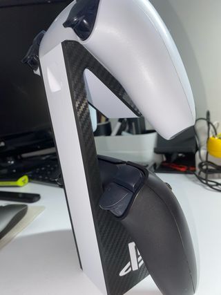 Supporto per due controller PS5