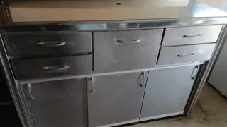 Mueble de acero inoxidable con cajones