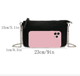 Bolso negro con tachuelas plateadas