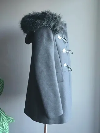 Abrigo lana auténtica Zara con capucha de pelo