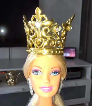 Corona dorada para Barbie