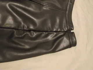 Falda pantalón corta polipiel negra