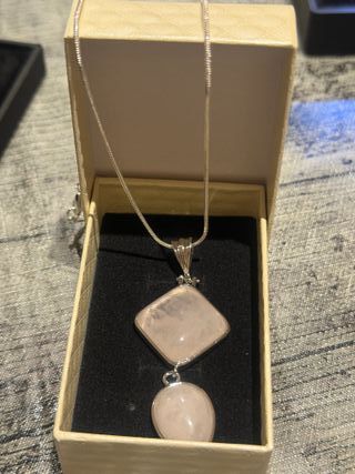 Collar colgante doble con cuarzo rosa natural