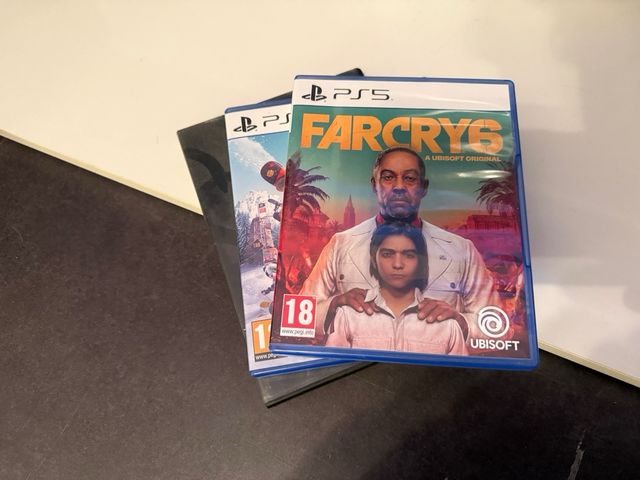 Consola PS5 con 3 juegos