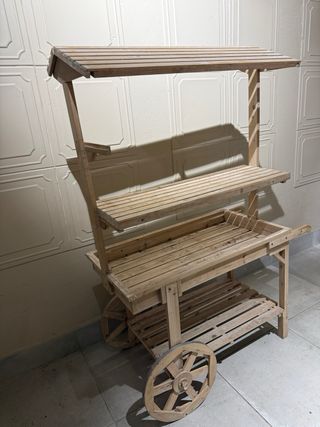 Carro de madera con ruedas